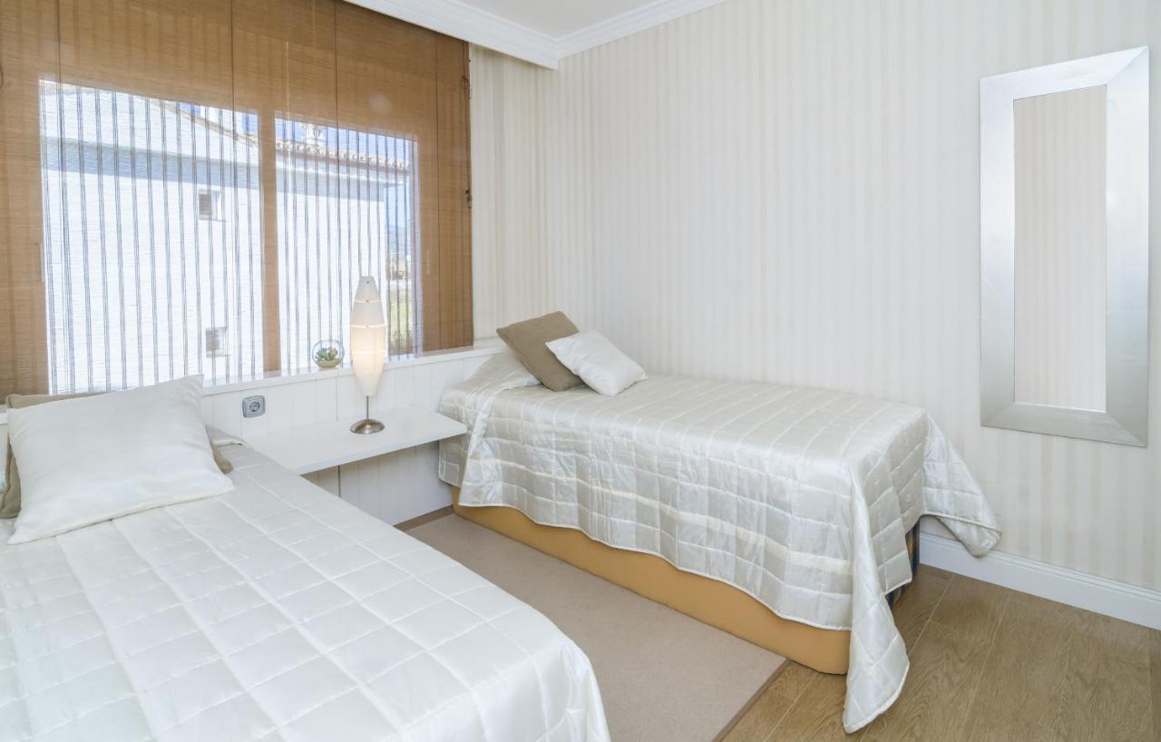Hb - Comfortable Beachfront Holiday Apartment Estepona Luaran gambar